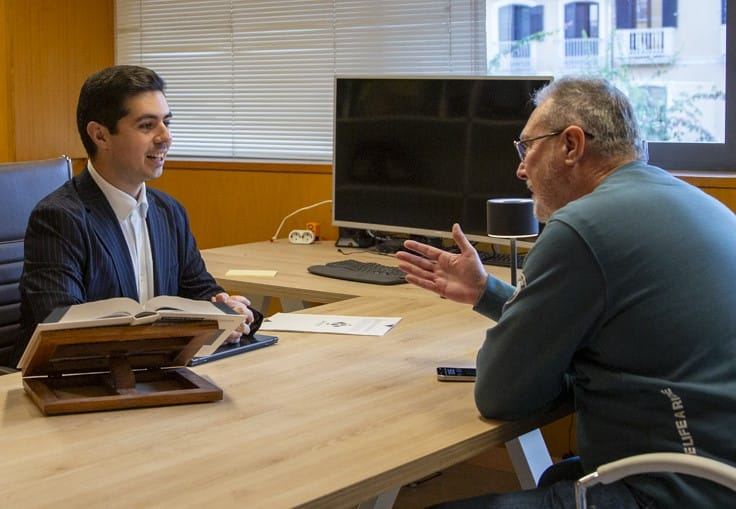 Meeting with your property lawyer in Dénia